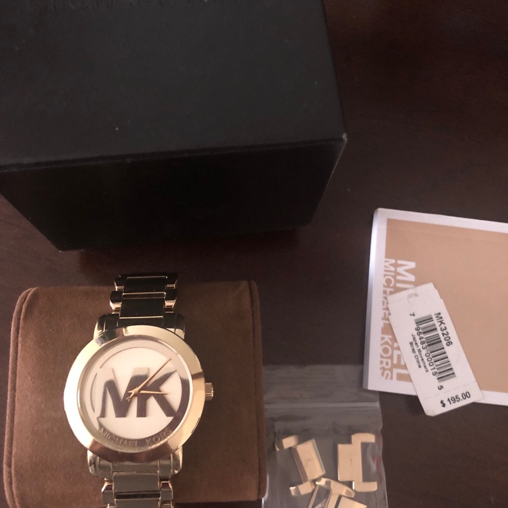 Micheal kors gold watch - Picture 2 of 4